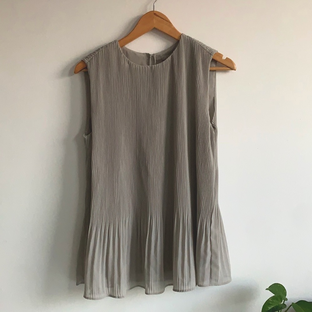 H&M pleated sleeveless blouse